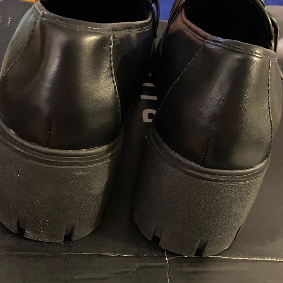 Torrid Black Chain Detail Loafers - Picture 3 of 4